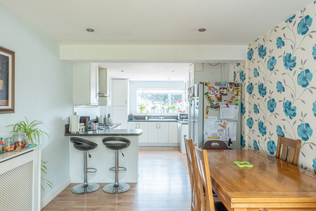 Property photo 3 of 16 9