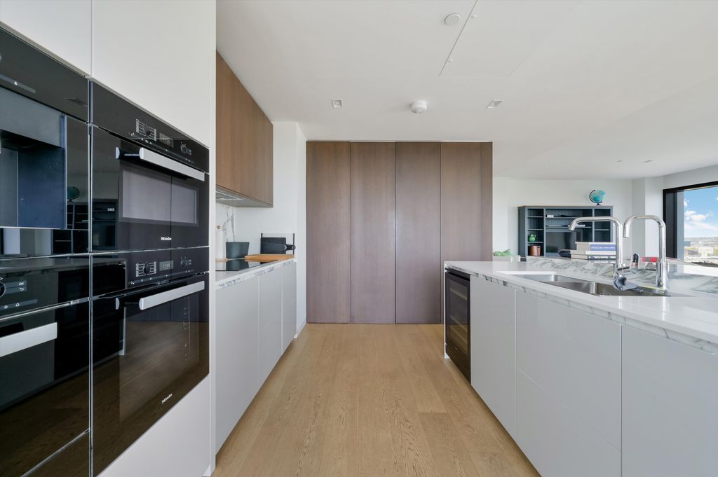 Property photo 3 of 19 Image