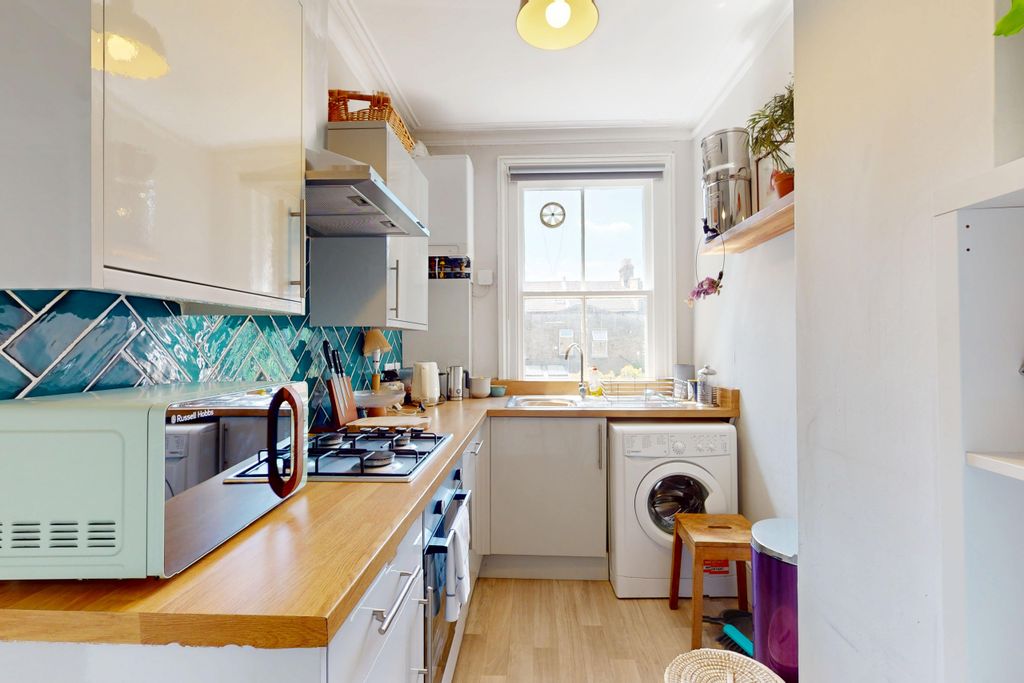 Property photo 3 of 9 Kitchen