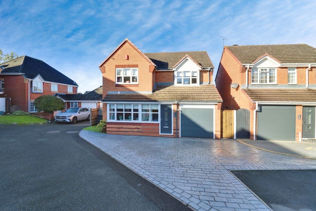 Property photo 1 of 22 Front - Ewemove Cannock