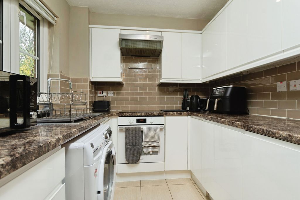 Property photo 2 of 19 Kitchen