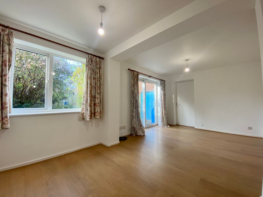 Property photo 2 of 11 Picture No. 17