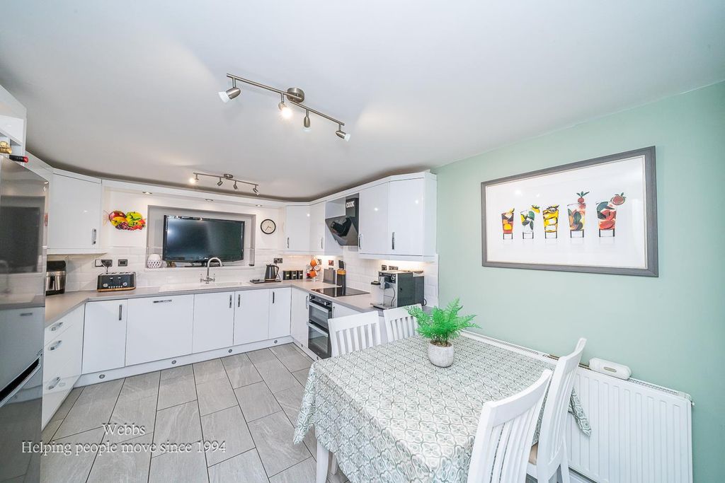 Property photo 3 of 43 Kitchen