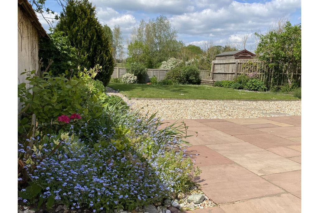 Property photo 2 of 27