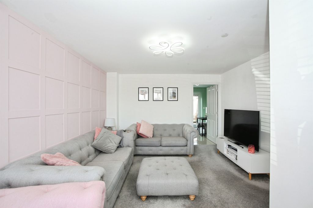 Property photo 2 of 24