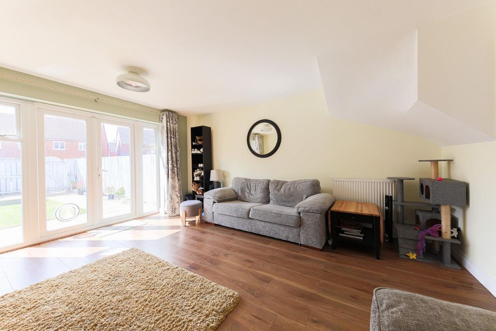 Property photo 2 of 15 Lounge