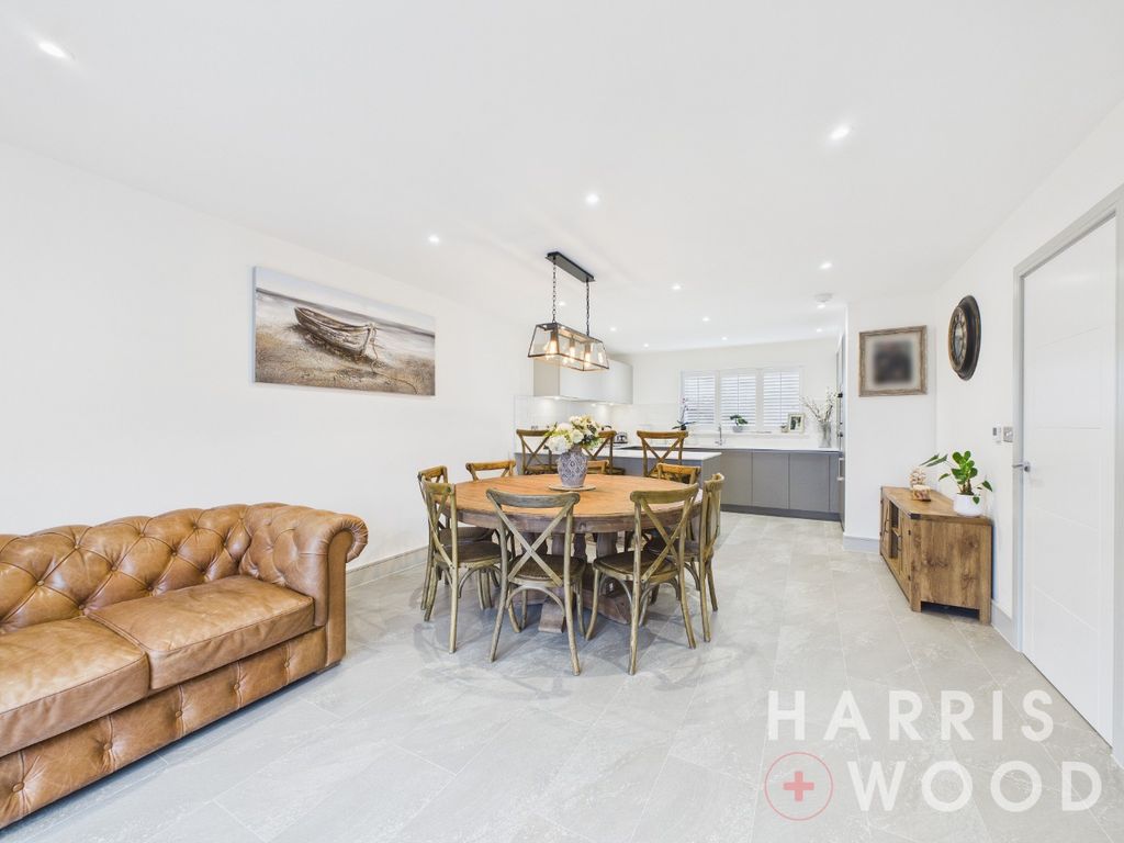 Property photo 3 of 37 4706593