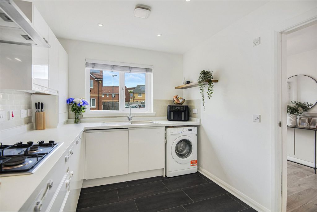 Property photo 3 of 21 6