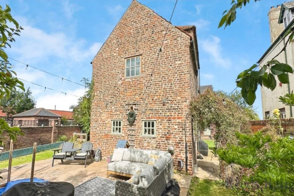 Property photo 3 of 10