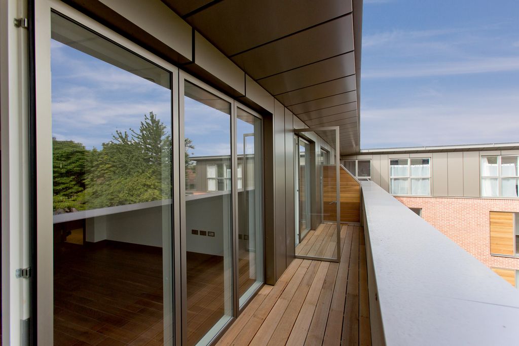 Property photo 3 of 8 Terrace