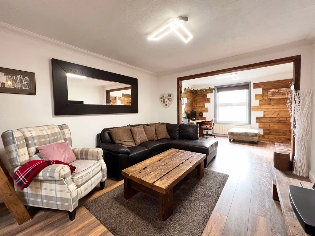 House in London, Burnt Oak, Colindale - More