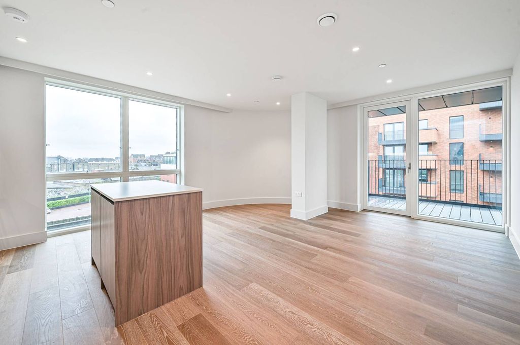 Property photo 2 of 12