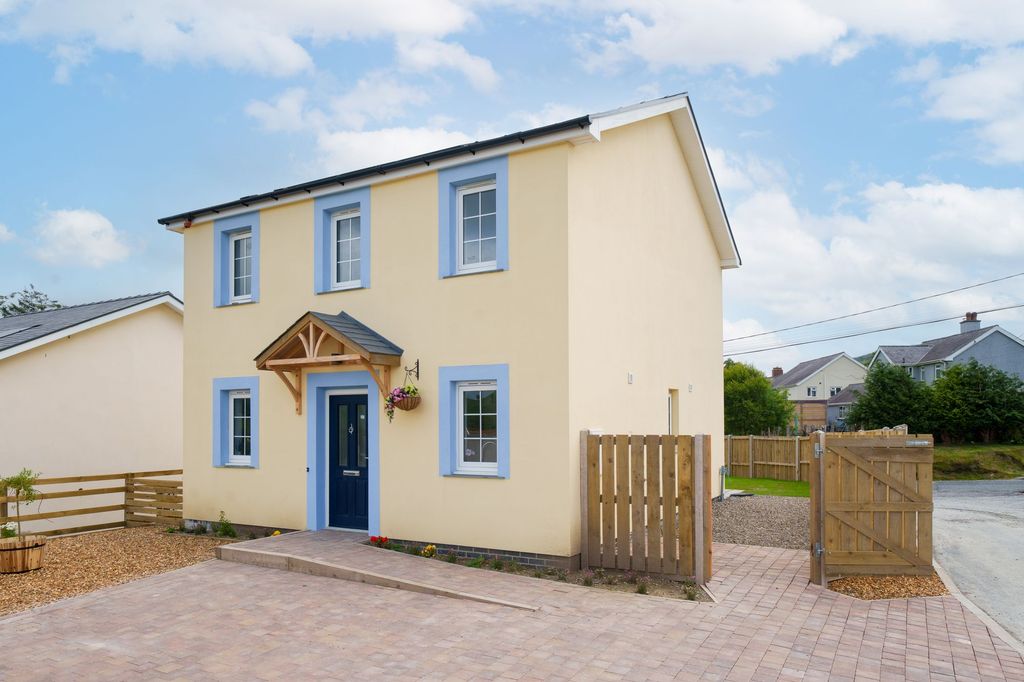Property photo 2 of 32