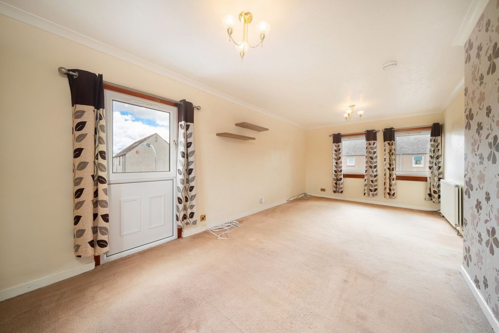 Property photo 3 of 17 Photo 12