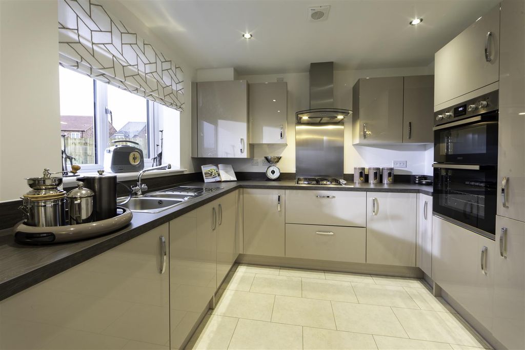 Property photo 3 of 10 Shot08.Jpg