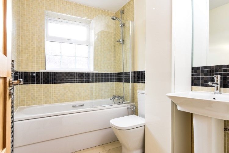 Property photo 2 of 7 Bathroom