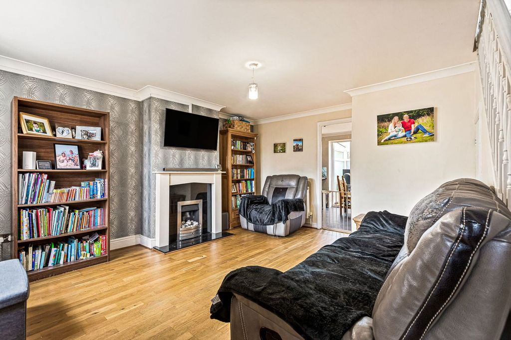 Property photo 3 of 28