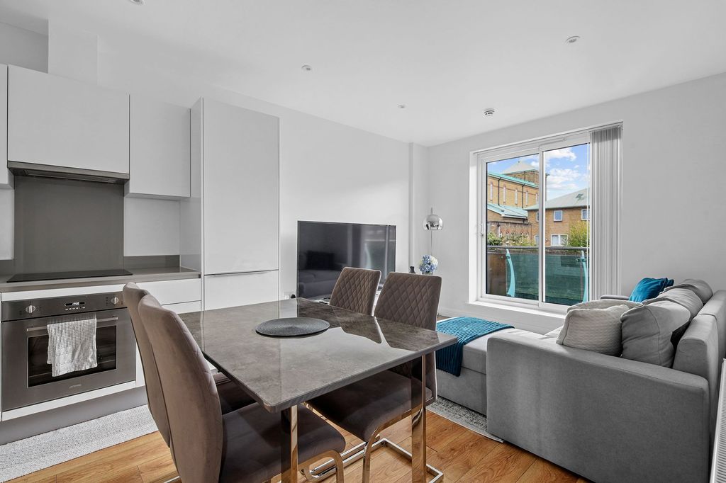 Property photo 2 of 8