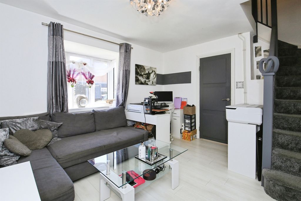 Property photo 2 of 8