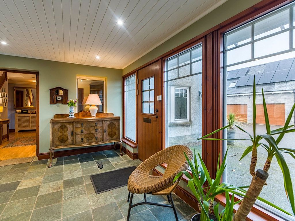 Property photo 2 of 17 Entrance Vestibule