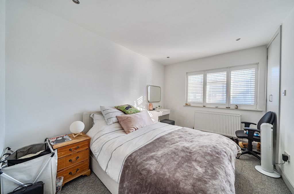 Property photo 3 of 22 1360772-2-68Da50E...