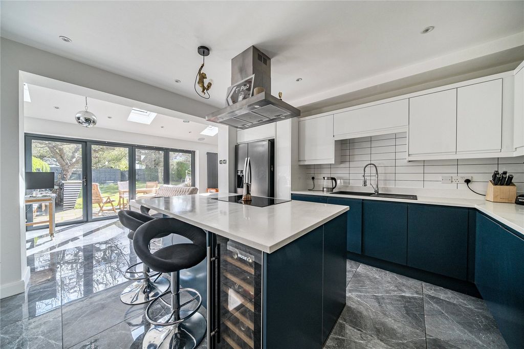 Property photo 2 of 20 Picture No. 37