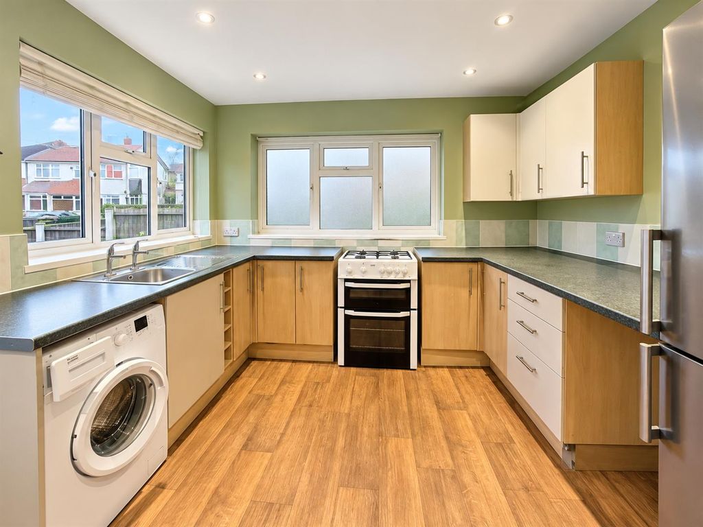 Property photo 1 of 10 Kitchen