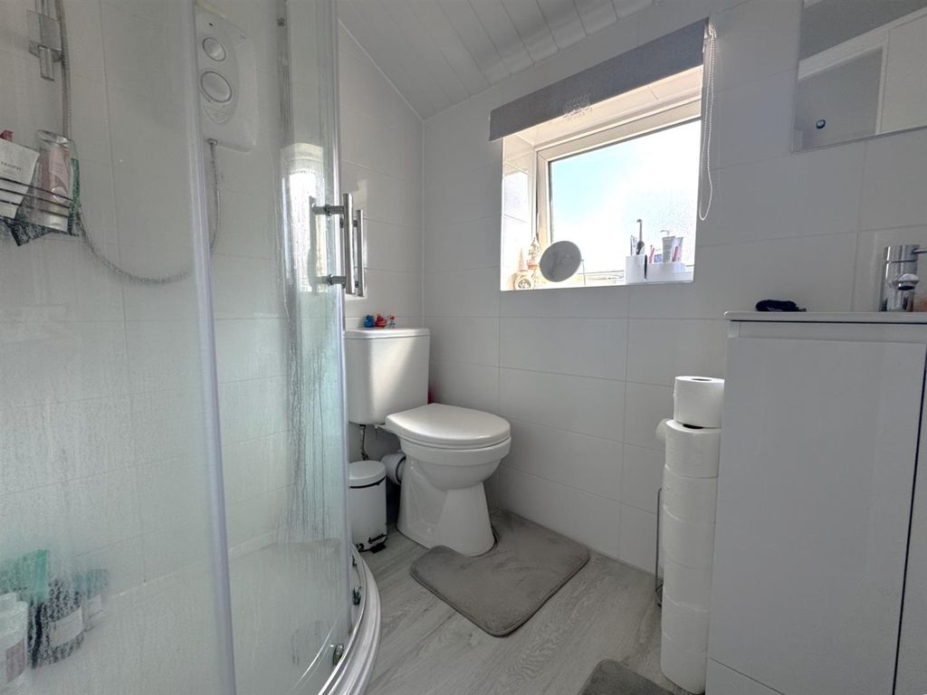 Property photo 2 of 5 Bathroom 3.Jpg