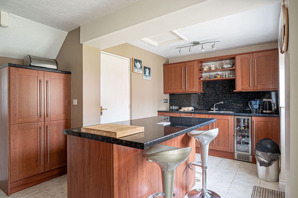 Property photo 3 of 26 Kitchen/Breakfast Room