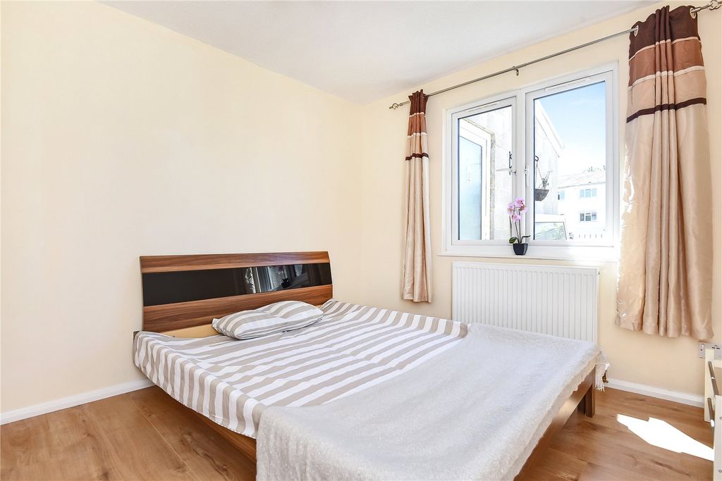 Property photo 3 of 8