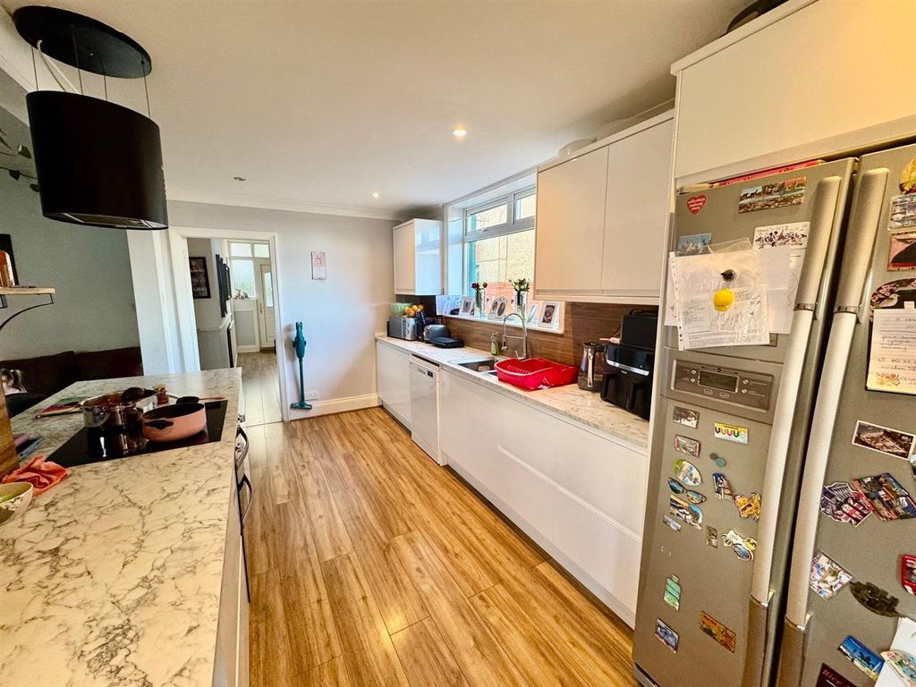 Property photo 3 of 20 Kitchen 2.Jpg