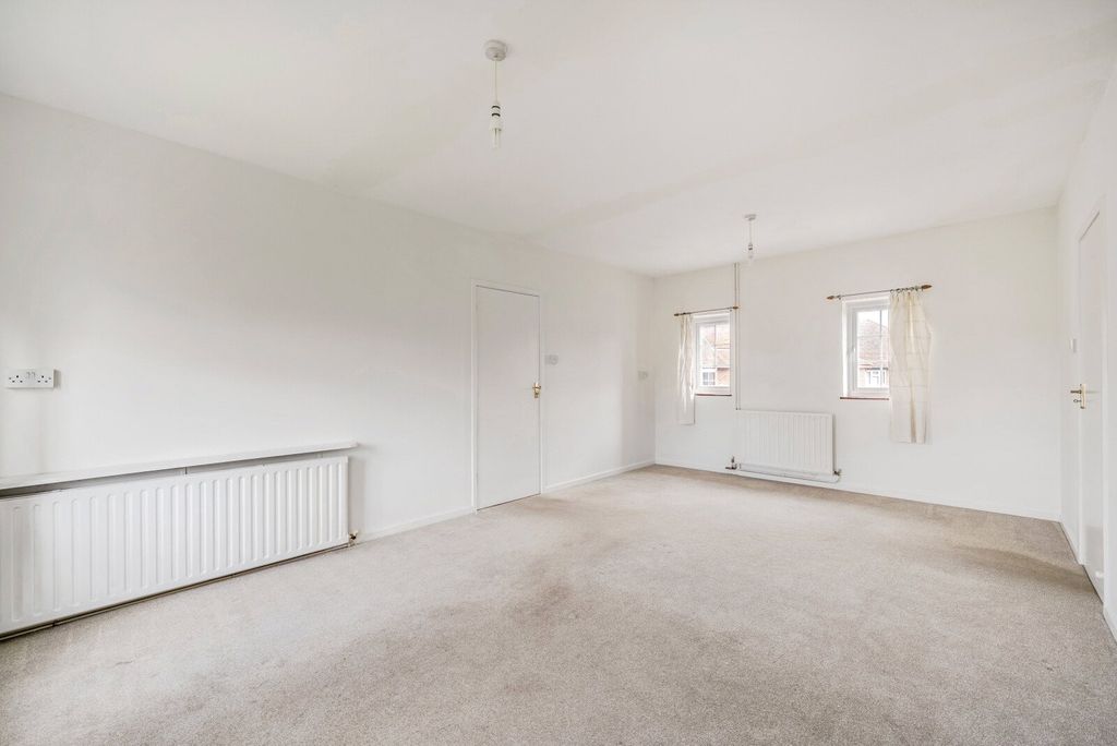 Property photo 3 of 10 3