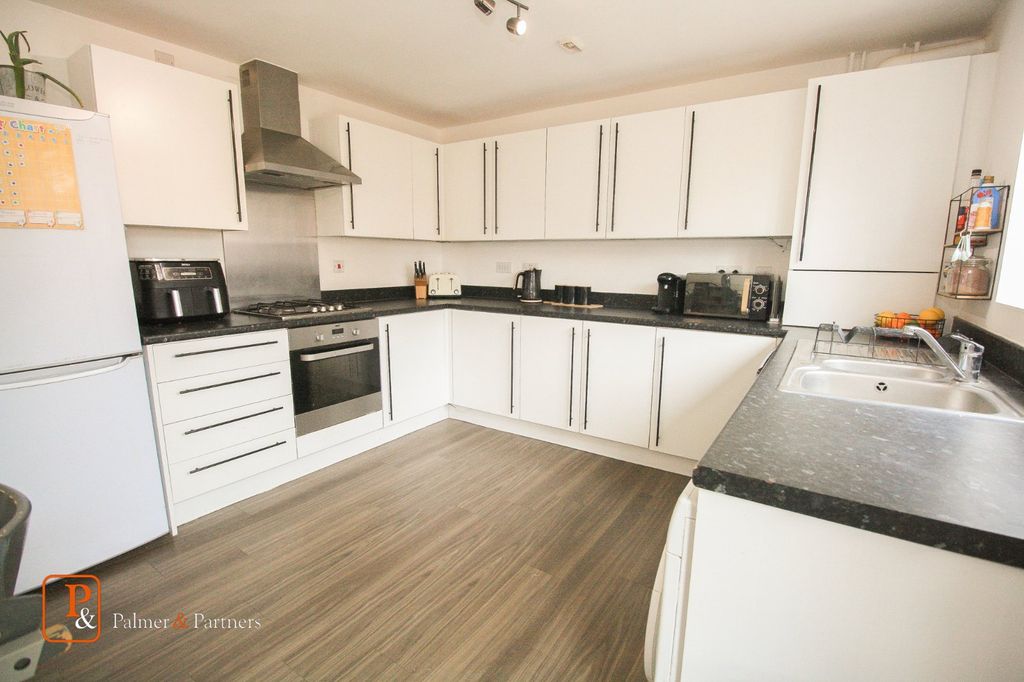 Property photo 3 of 15 Kitchen