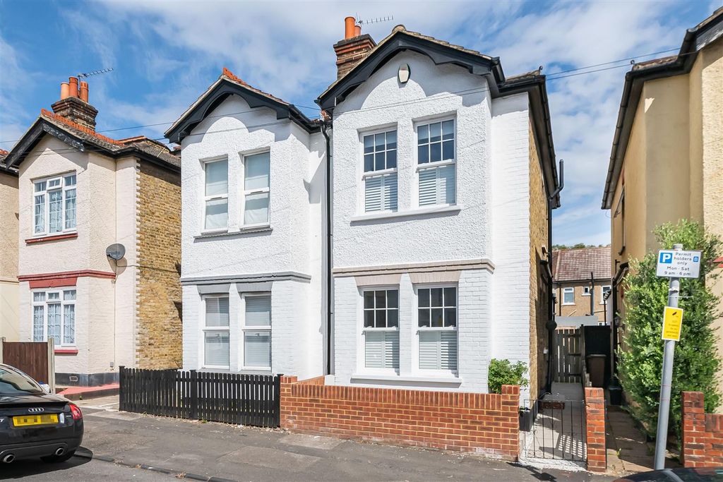 Property photo 3 of 14 31_84834.Jpg