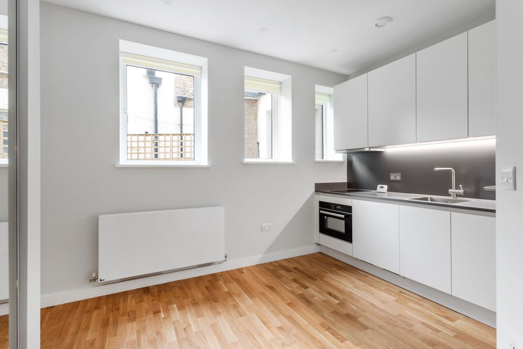 Property photo 3 of 10 Kitchen