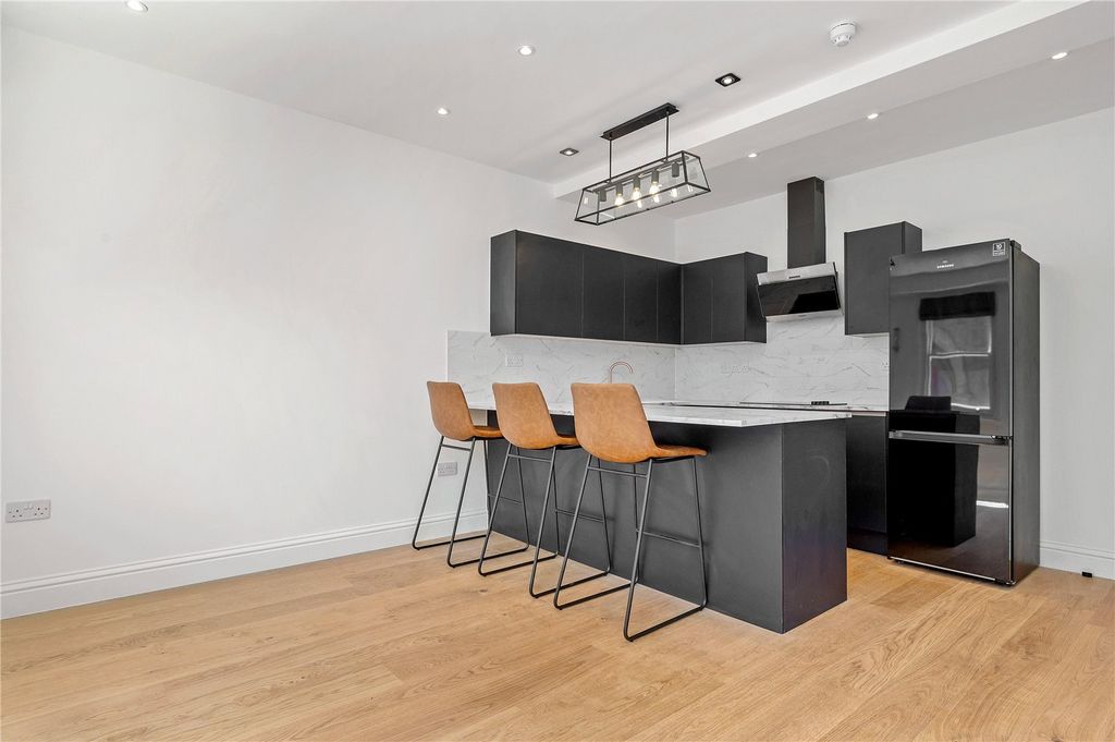 Property photo 3 of 14 Open Plan