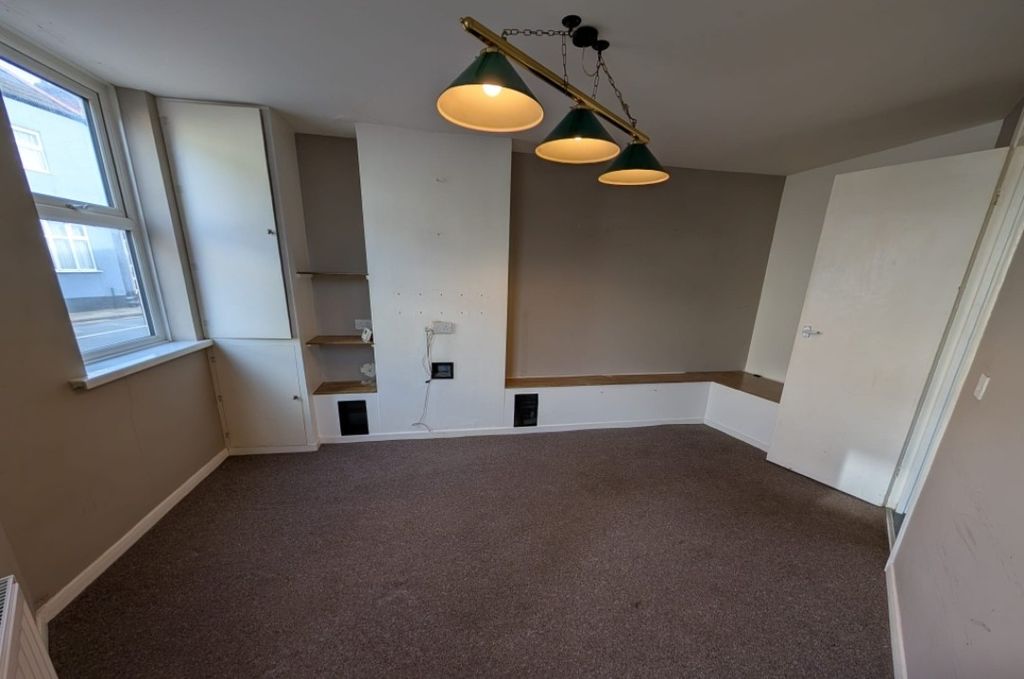 Property photo 3 of 9 Lounge