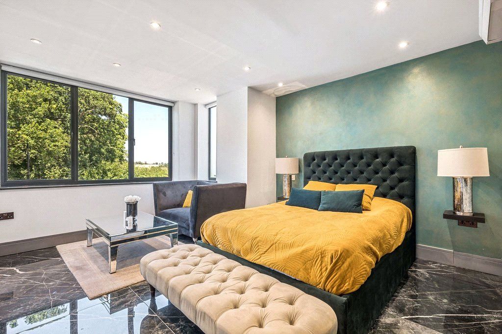 Additional image 20 of 5 bed detached house to rentWaggon Road, Barnet EN4