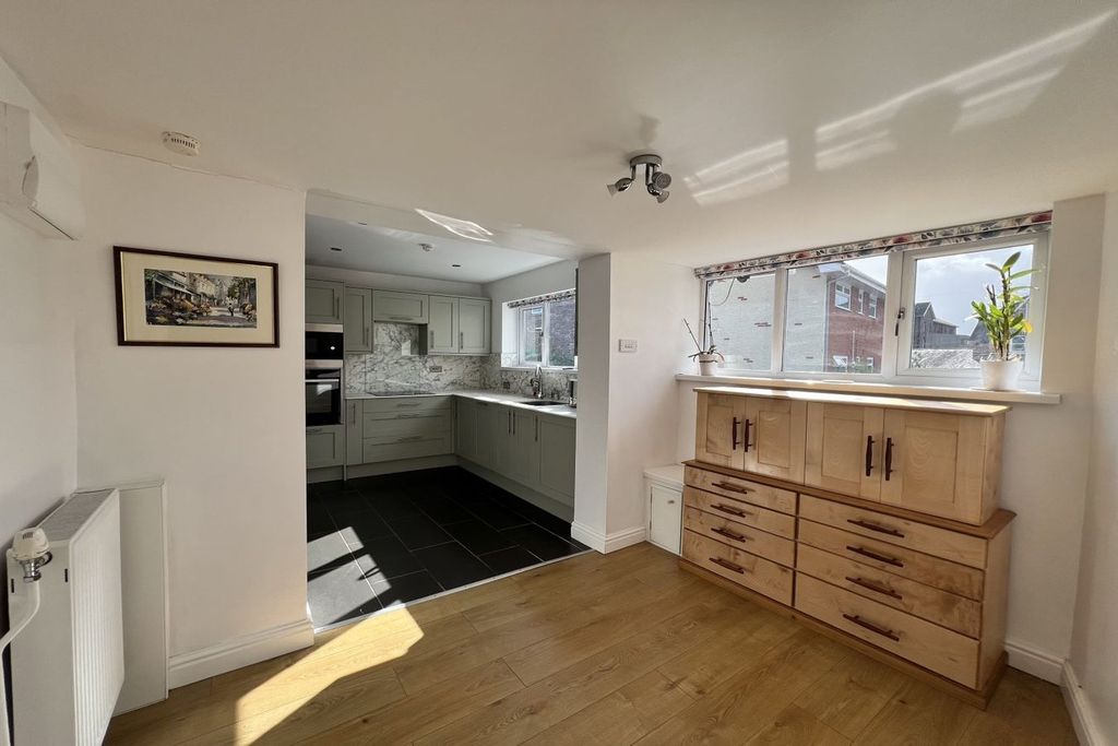 Additional image 8 of 2 bed detached bungalow for saleNorth Street, Abergavenny NP7