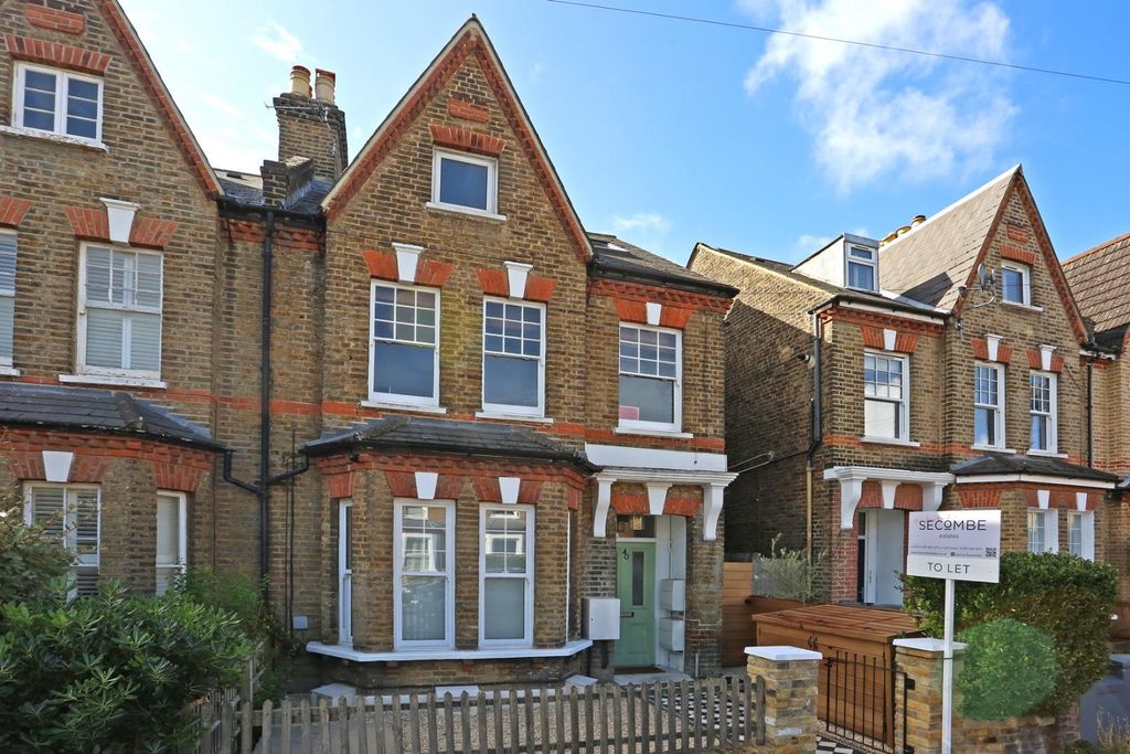 Property photo 1 of 17 1529102328 - 40B Tritton Road, Se21 - 24.Jpg