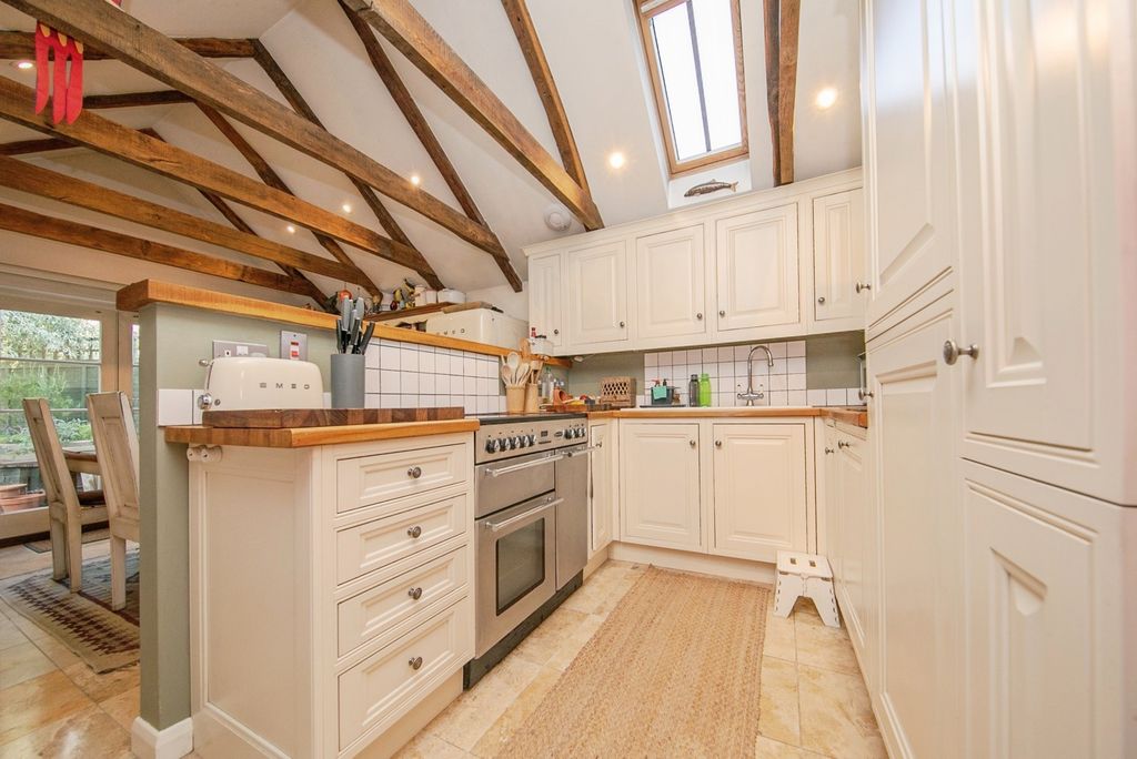 Property photo 3 of 16 Photo