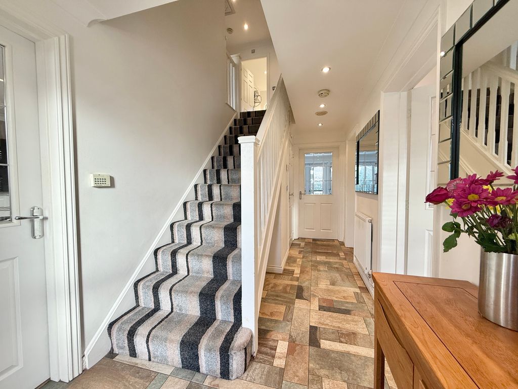 Property photo 2 of 25