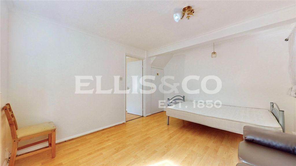 Property photo 2 of 14 Picture No. 15