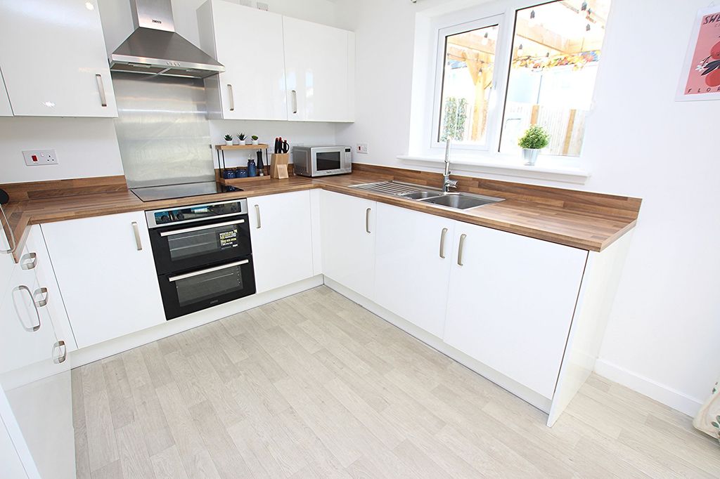 Property photo 3 of 17 Kitchen/Diner