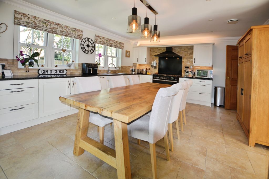 Property photo 2 of 26 Kitchen Diner