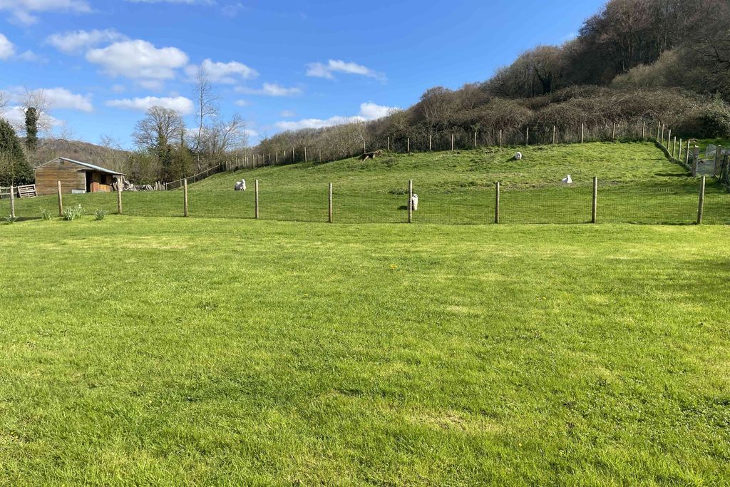 Property photo 3 of 21 Paddock