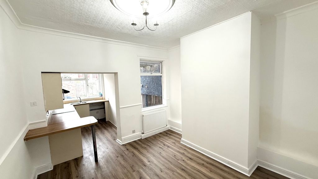 Property photo 1 of 11 Image