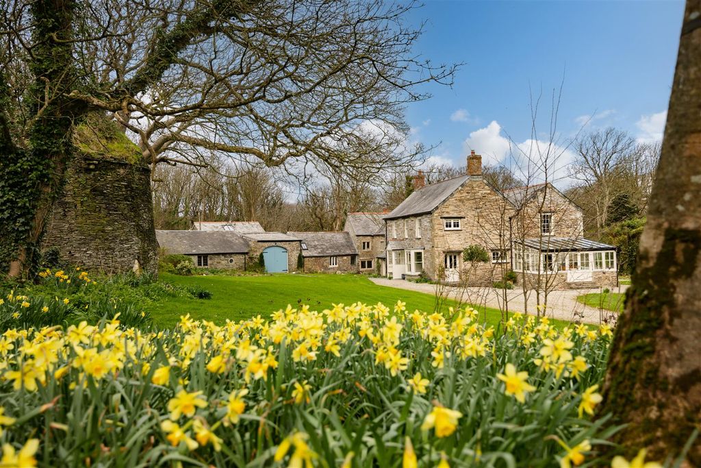 Property photo 2 of 35