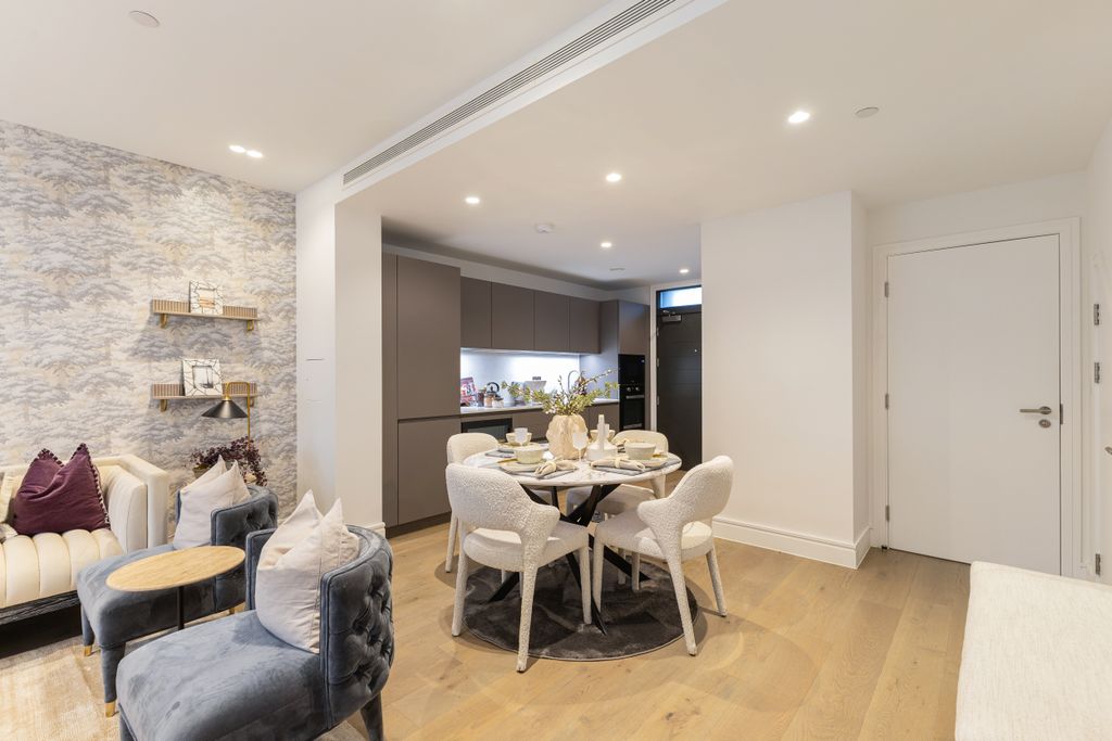 Property photo 1 of 10 100546_Chiswickgreen 414 Chiswick High Road (8).Jpg