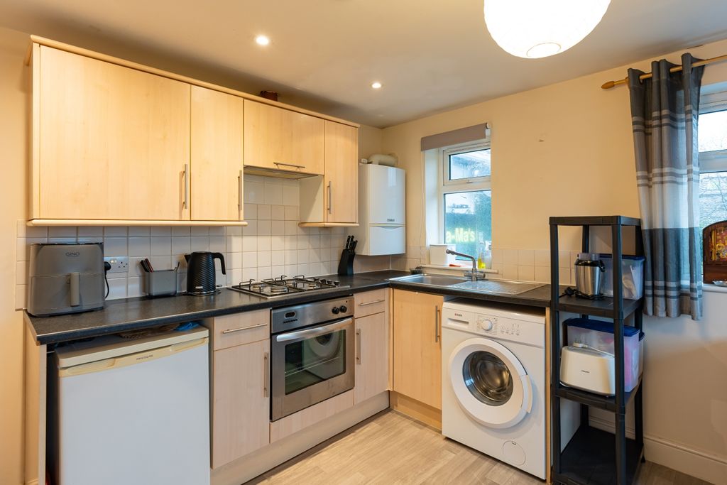 Property photo 3 of 6 Kitchen